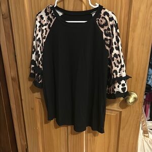 Black Cream Relaxed Boxy T-shirt with leopard print